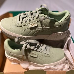 👟 Women’s Puma Sneakers 👟